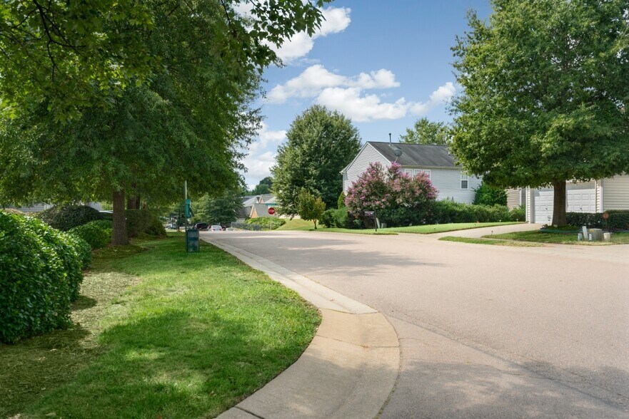 Building Photo - 5020 Babbling Brook Dr