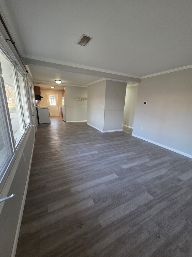 Building Photo - 2210 Capri Ave