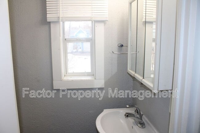 Building Photo - 510 N 4th St