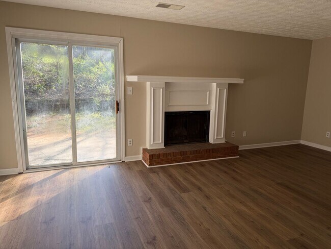 Building Photo - 5096-5098 Farm Valley Dr