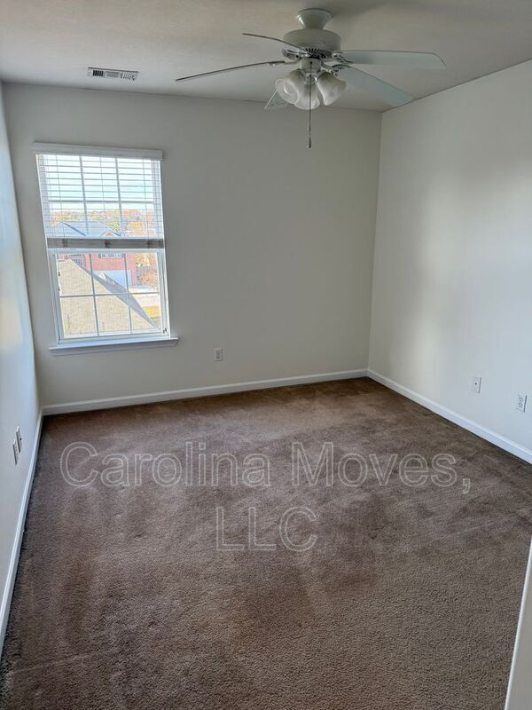 Building Photo - 223 Collingwood Ln