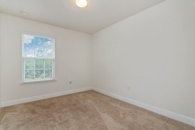 Building Photo - 173 Iron Horse Dr E