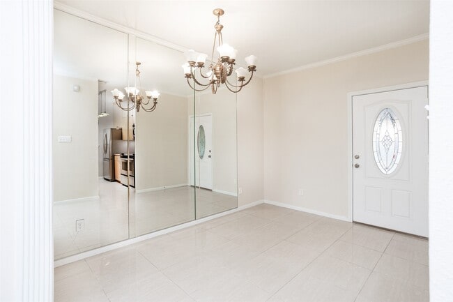 Building Photo - 9800 Pagewood Ln