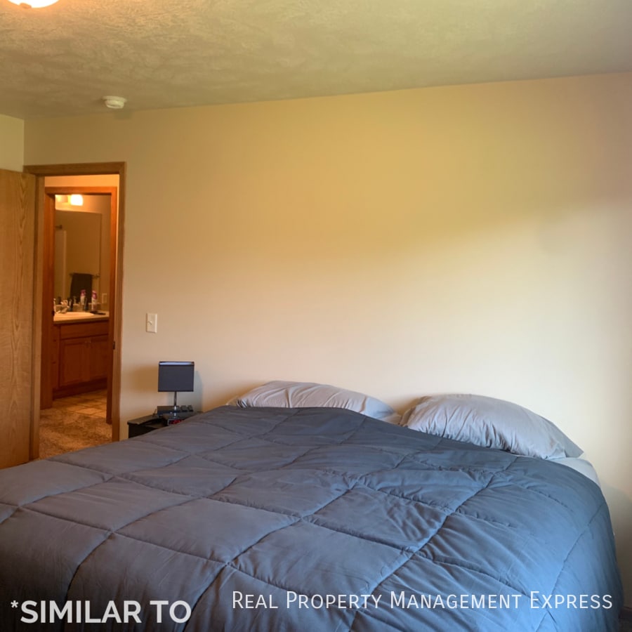 Building Photo - Spacious 3-bedroom, 1-bathroom apartment