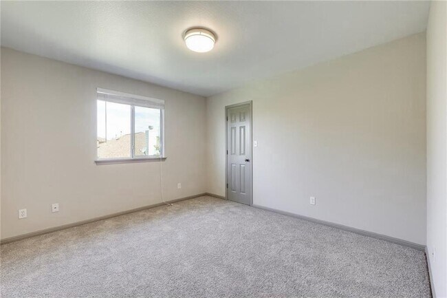 Building Photo - 15113 Fernhill Dr
