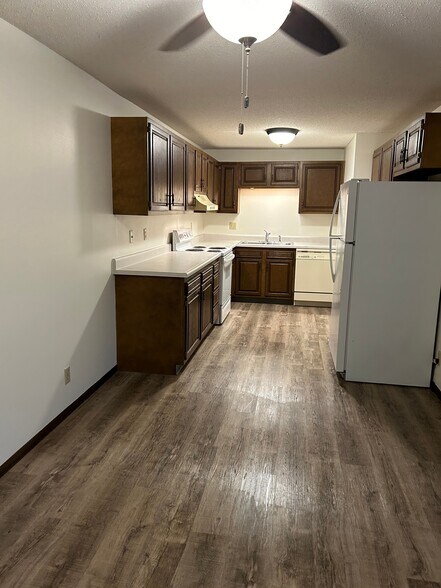 Building Photo - Lakeview Apartments