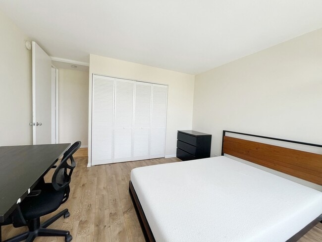 Building Photo - 1401 E 55th St