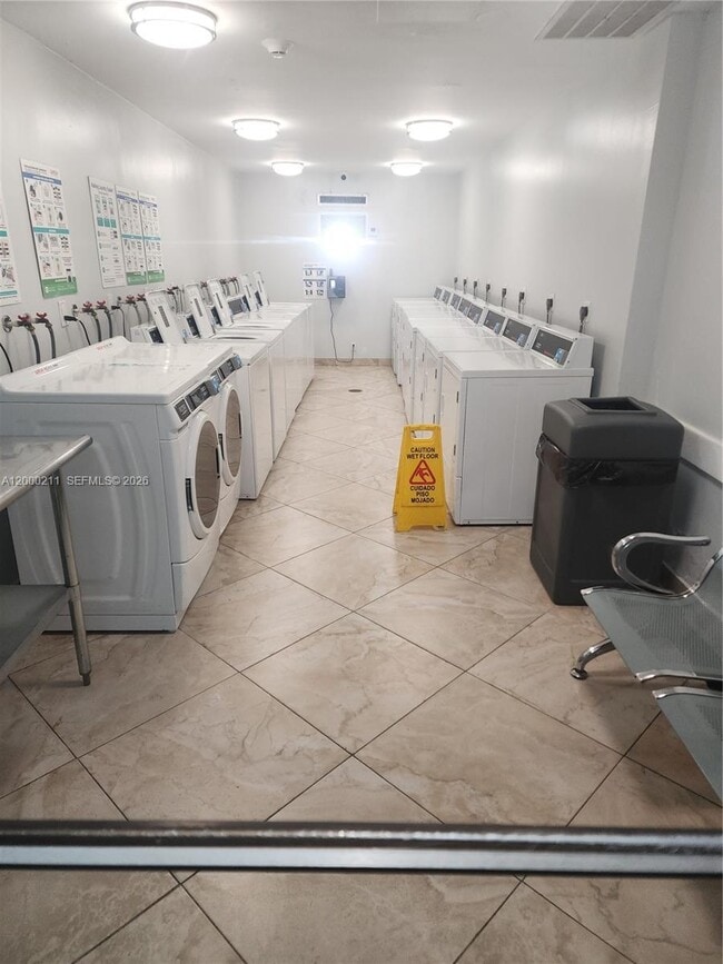 Building Photo - 4222 Inverrary Blvd