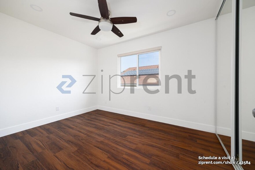 Building Photo - 13894 Paseo Zaldivar