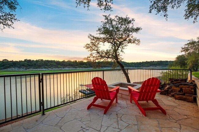 Building Photo - 1352 Lakeshore Dr