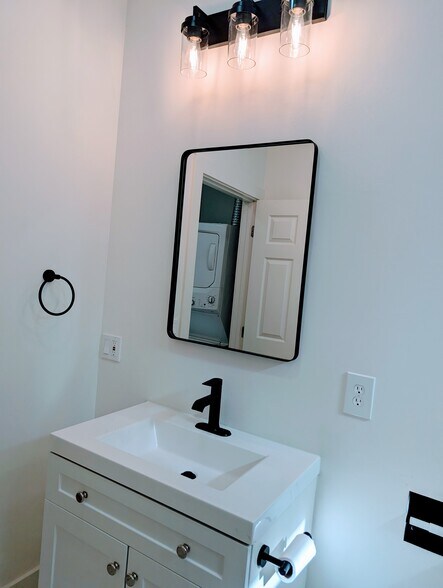 bathroom - 1401 N 36th St