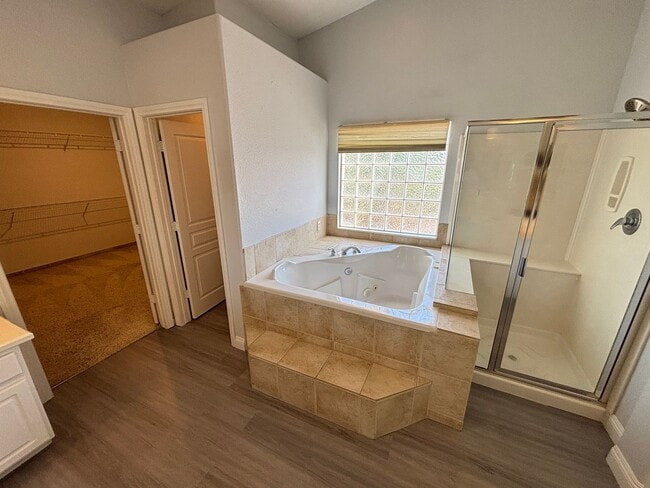Building Photo - Elegant 4Bed/5Bath/3Car gated residence located near Silverado Ranch