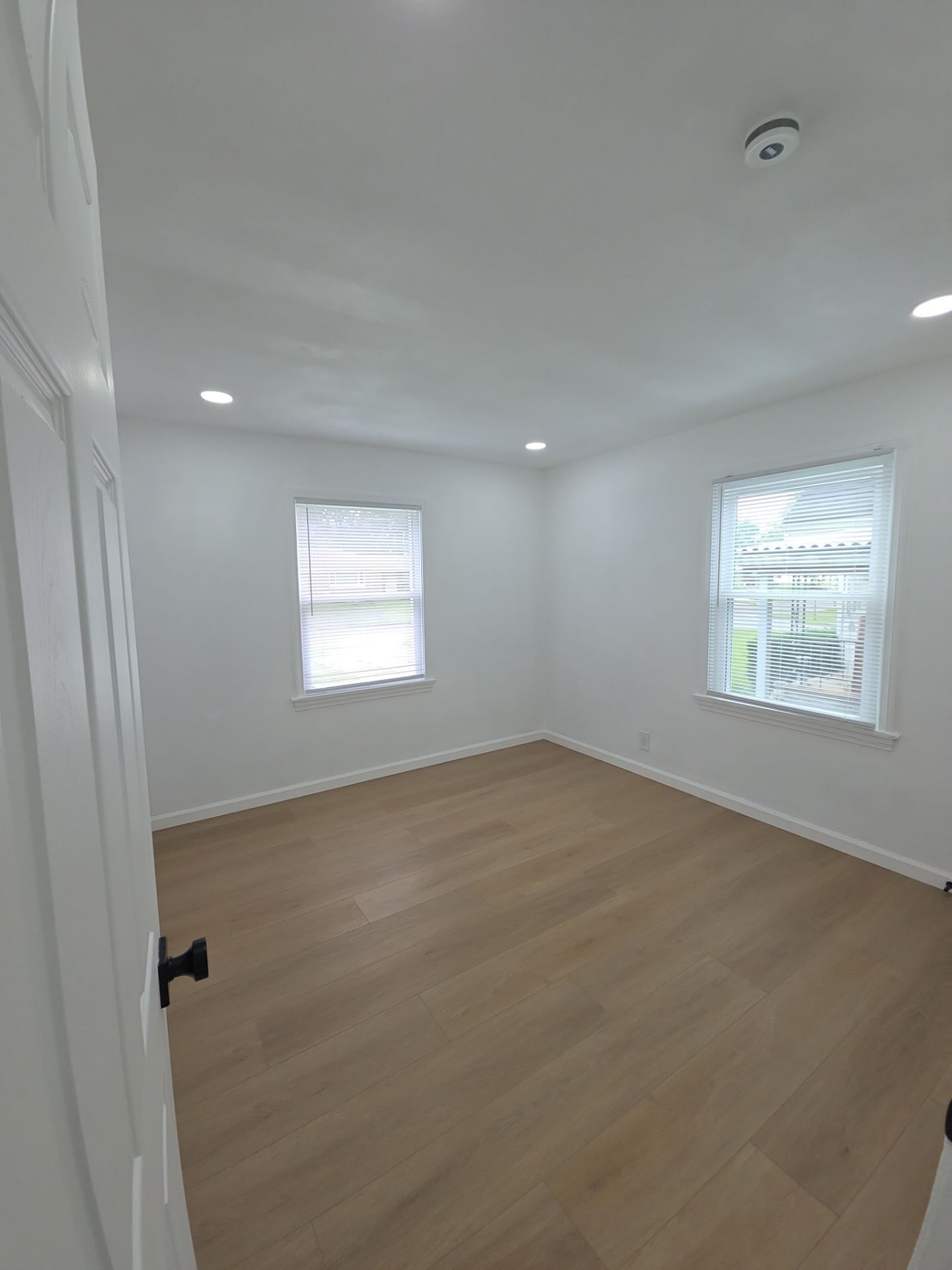 Building Photo - 509 N Rosedale Ave