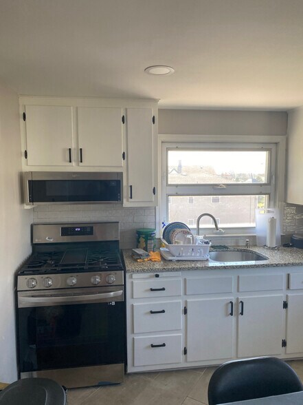 Building Photo - 723 Bordentown Ave