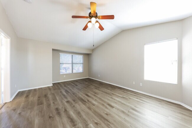 Building Photo - 548 E Cathy Dr