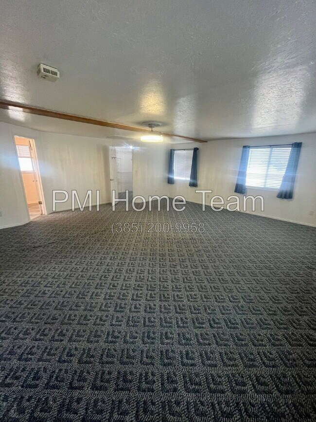 Building Photo - 2942 N 2000 W