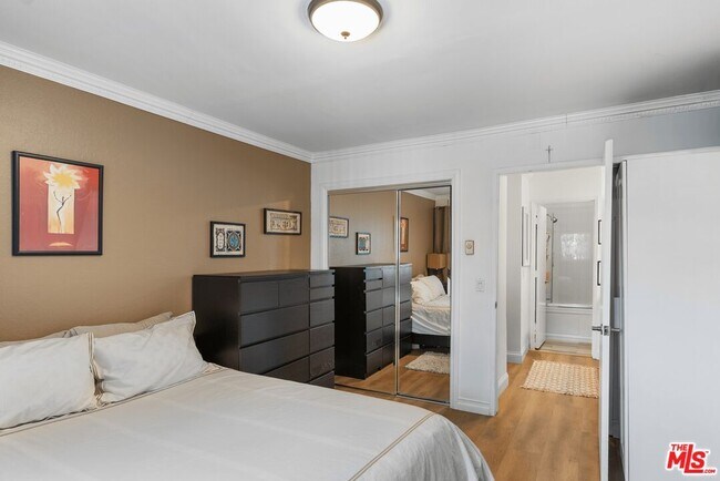 Building Photo - 1351 N Orange Dr