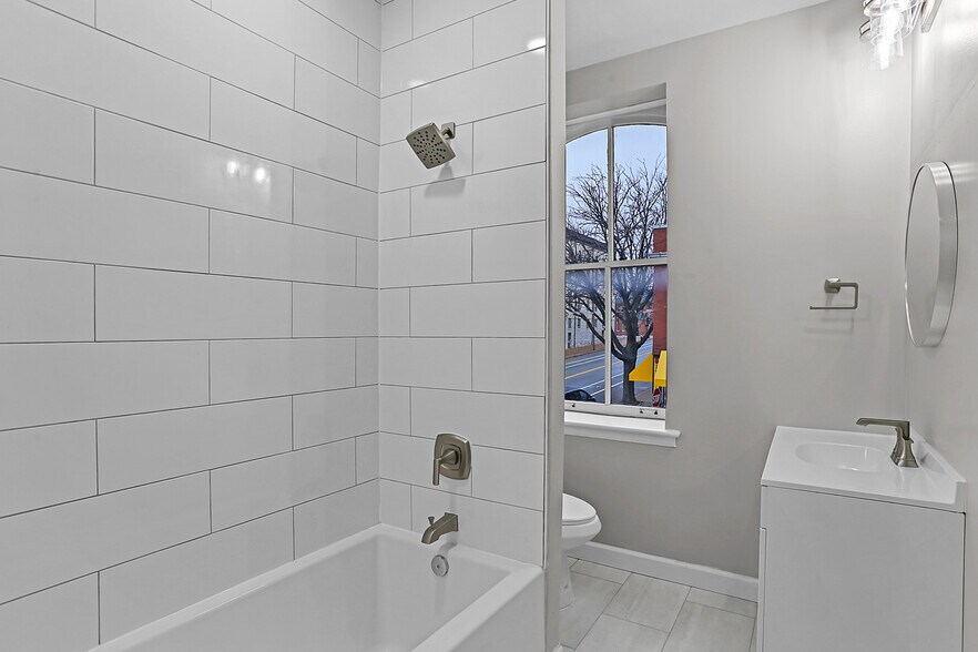 Building Photo - 2022 S 11th St
