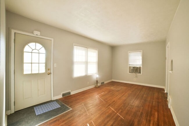 Building Photo - 715 S West Ave