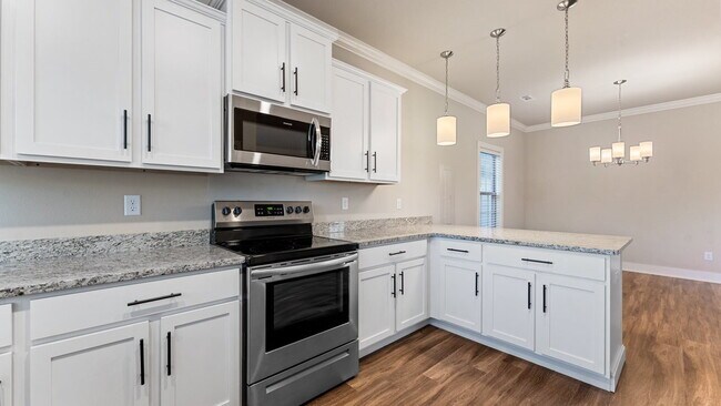 Building Photo - 1023 NE Hts Ln