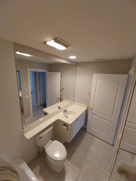 Building Photo - 5674 Eleuthera Way