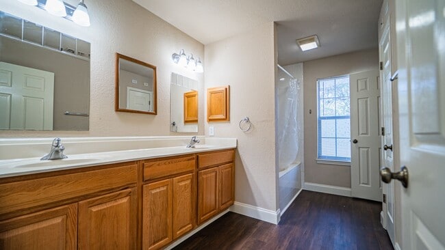 Building Photo - Bulverde Gem for Lease