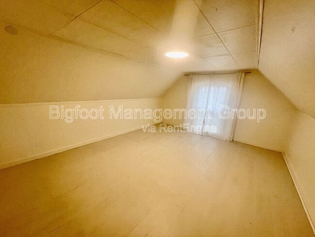 Building Photo - 311 E Broadway St