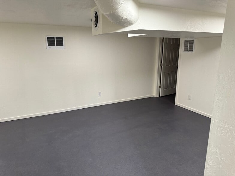 Building Photo - 790 17th St NE