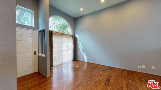 Building Photo - 5455 Sylmar Ave