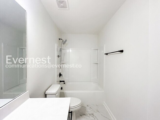 Building Photo - Modern Living Awaits in Antioch with Garage/ 3 beds & 2.5 baths / Available now!