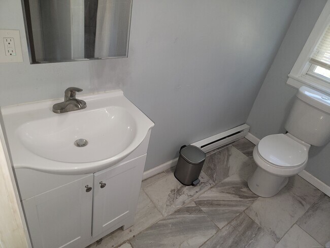 Building Photo - 118 Warrenton Ave
