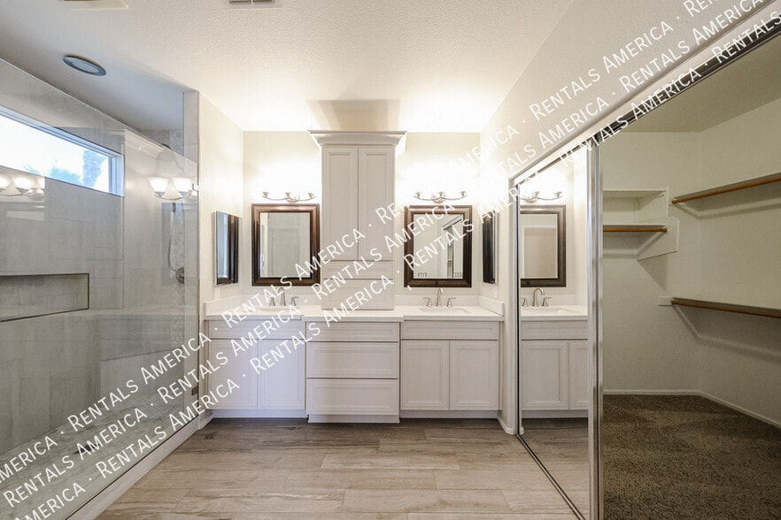 Building Photo - 3920 E Remington Dr