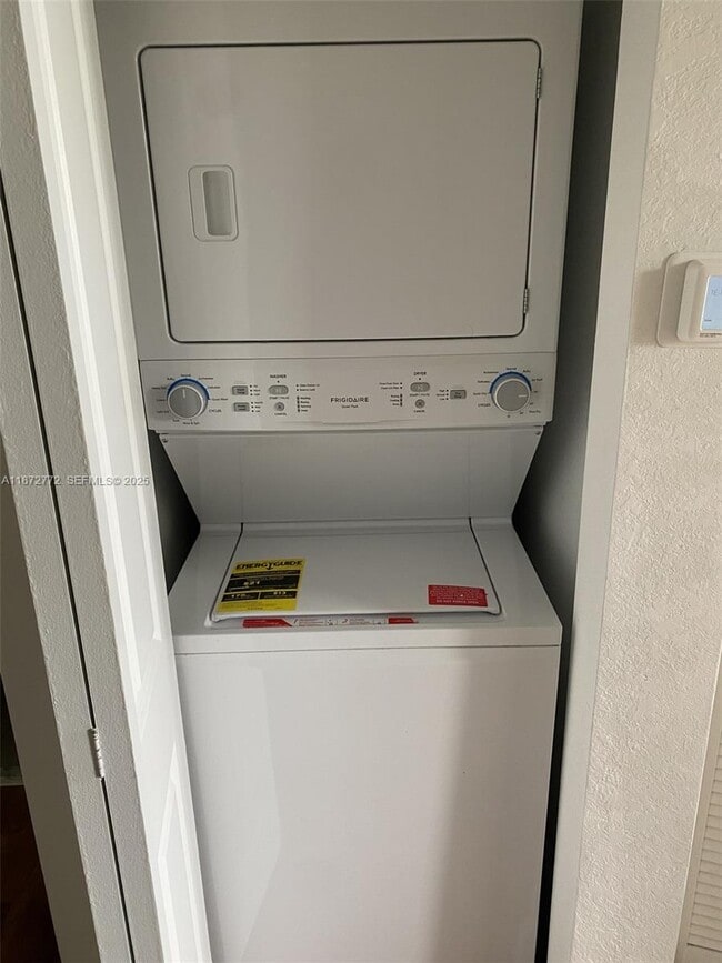 Building Photo - 2712 SE 15th Ct