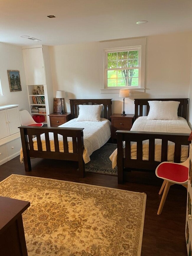 Building Photo - 2505 Duxbury Pl