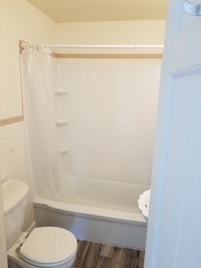 Building Photo - Two Bedroom House