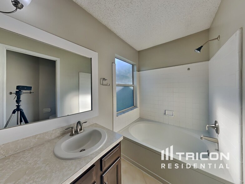 Building Photo - 344 Dijon Dr S