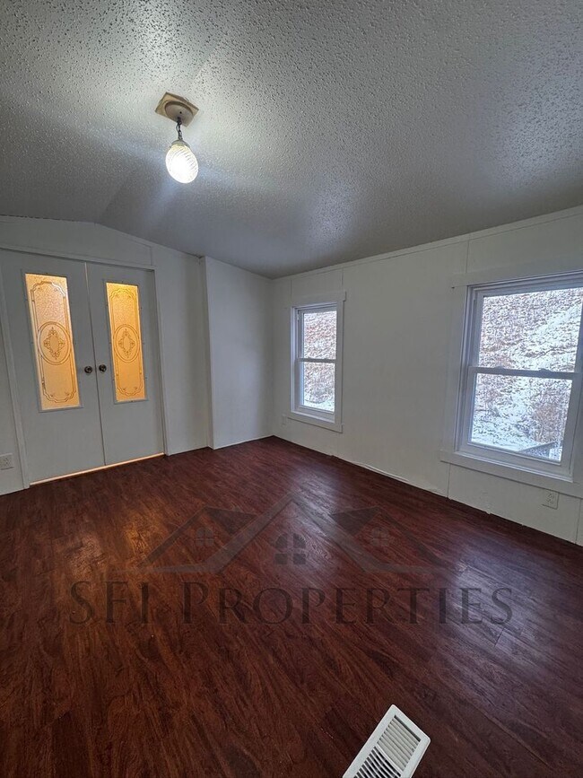 Building Photo - 3 BEDROOMS 2 BATHROOMS HOUSE IN HANOVERTON, OH 44423