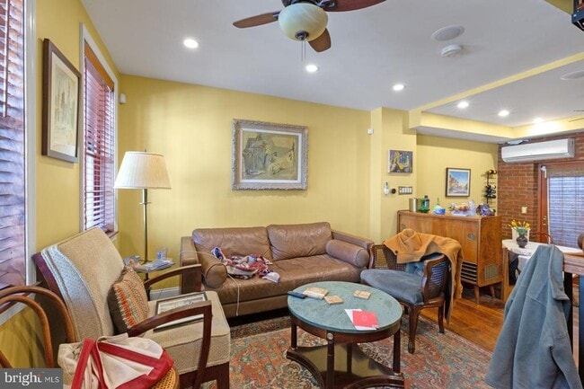 Building Photo - 928 Irving St