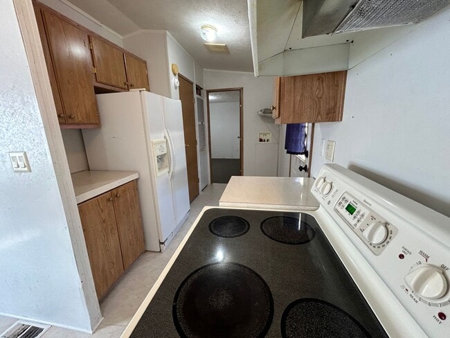 Building Photo - 3 Bedroom 2 Bath Trailer for Rent