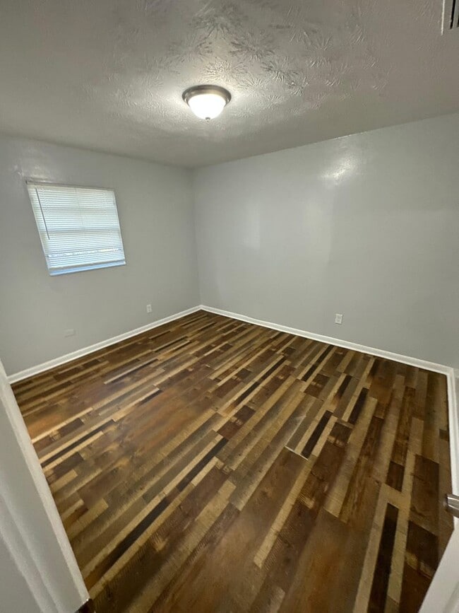 Building Photo - Fully Renovated 3/2 Available for Immediate Rent!