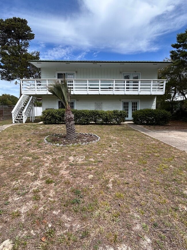 Building Photo - 181 Maple St