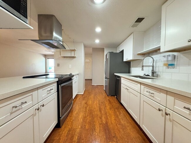 Building Photo - REMODELED 4 BEDROOM HOME WITH HUGE YARD, C...