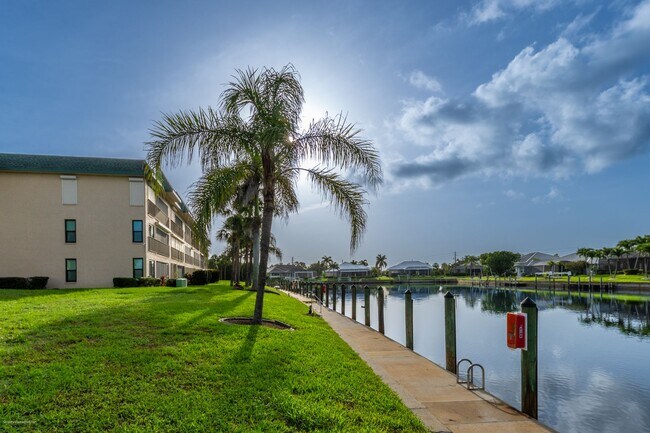 Building Photo - CLOSE DOWNTOWN PUNTA GORDA. GROUND FLOOR U...