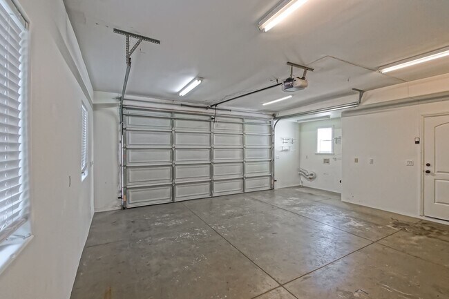Building Photo - 15624 Sombra Ave
