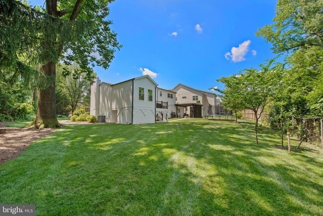 Building Photo - 6920 Poppy Dr