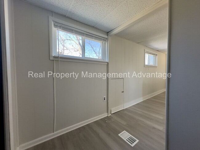 Building Photo - Beautifully Updated 3-Bedroom with Large Open Upstairs!