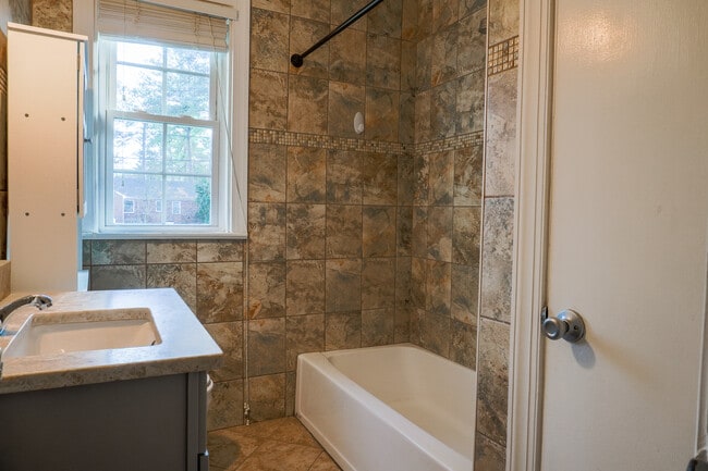 Building Photo - 8803 Turnbull Ave