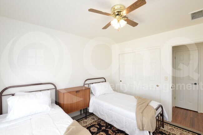 Building Photo - 6609 N 85th Dr