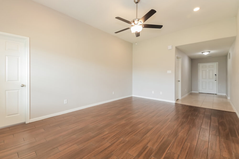 Building Photo - 2033 Pine Knoll Way