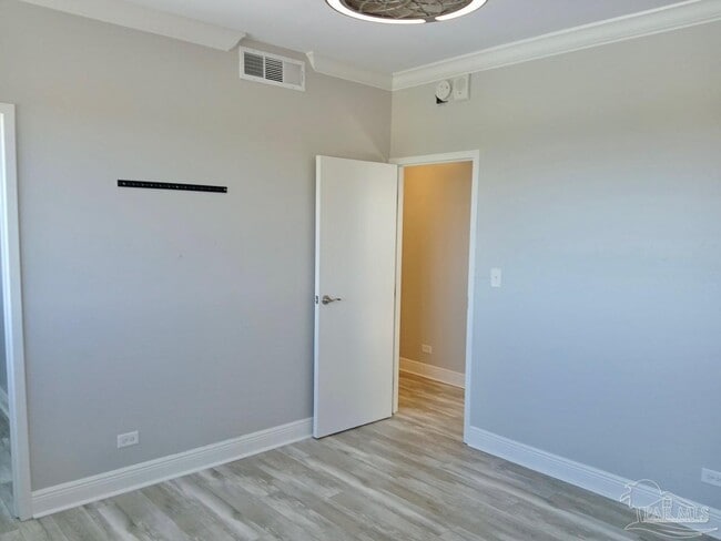 Building Photo - 825 Bayshore Dr
